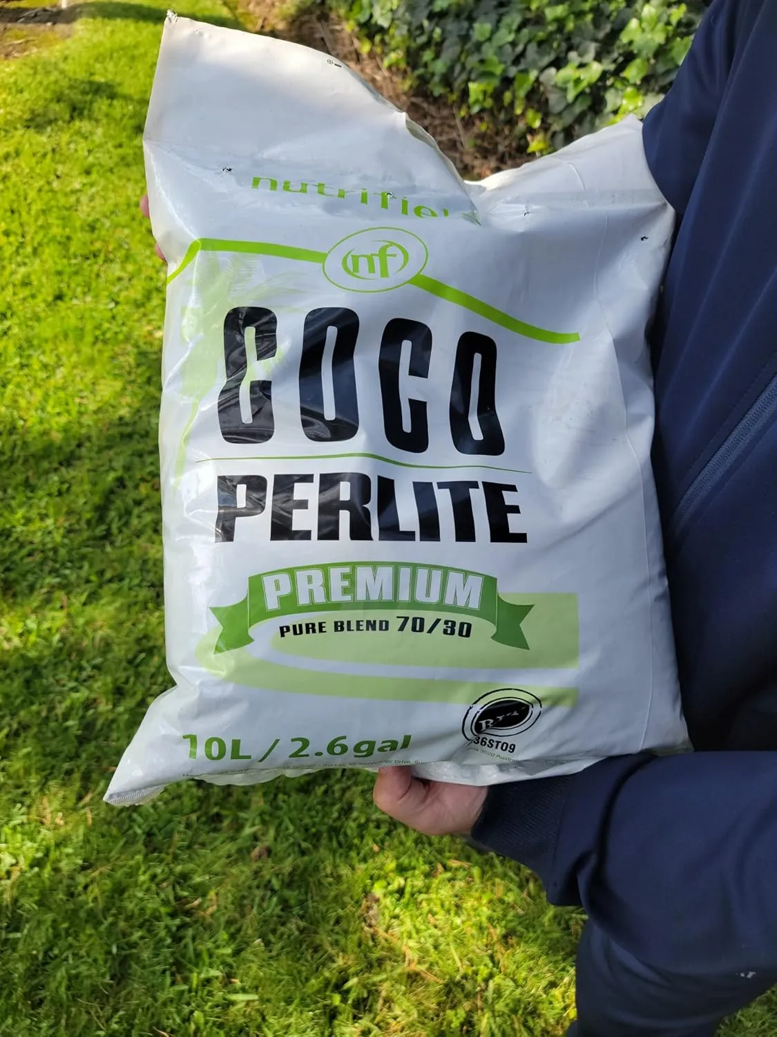 Coco Coir Perlite Mix 10 Liter - 70/30 Blend - Pre Buffered with Calcium, Organic Coconut Coir & Perlite for Plants - Hydroponic, Indoor & Outdoor, Grow Bags & House Plants