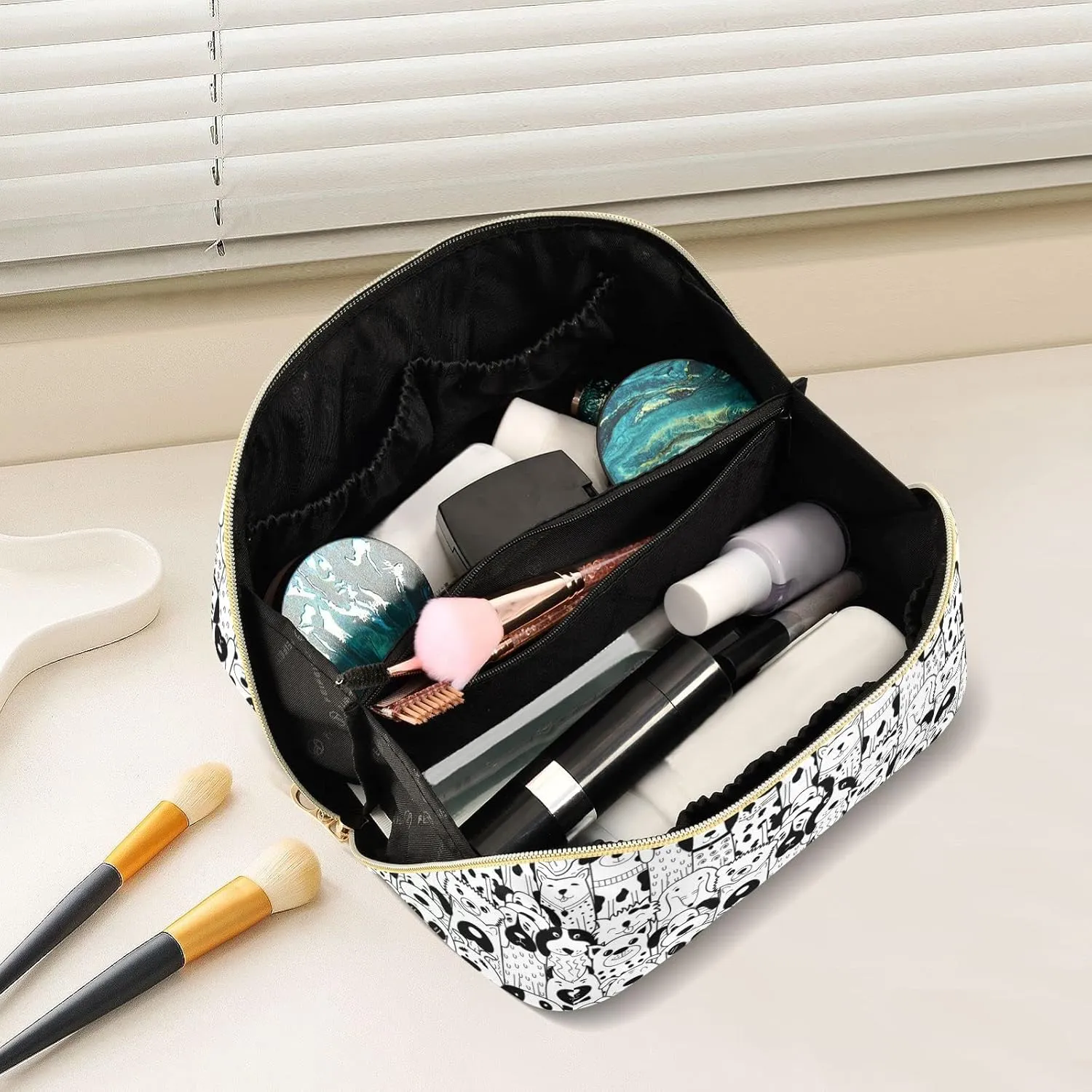 Cute Dog Large Capacity Cosmetic Bag Travel Makeup Bags with Large Opening and Handle Twill Cosmetic Organizer for Women
