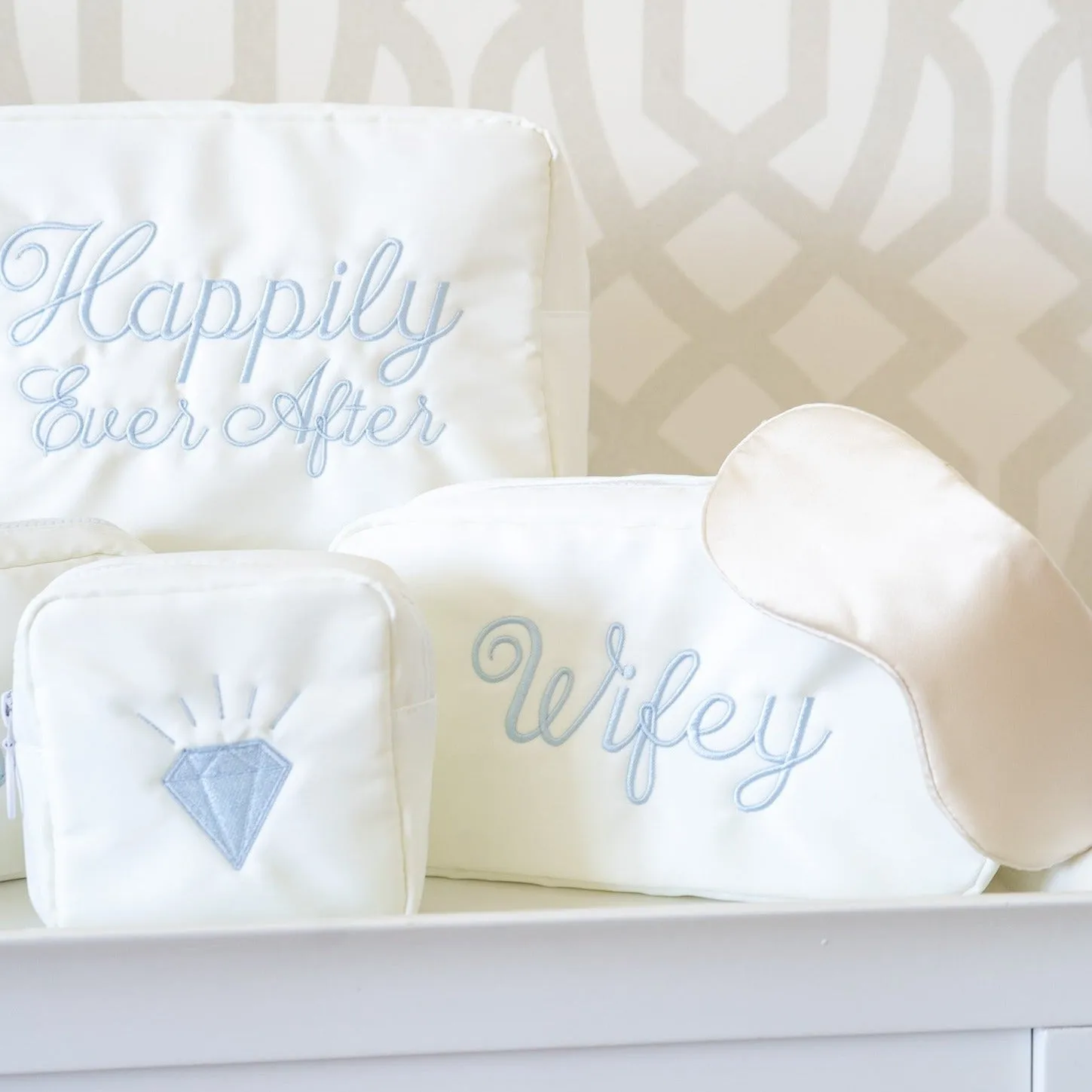 GW L Essentials White - WIFEY