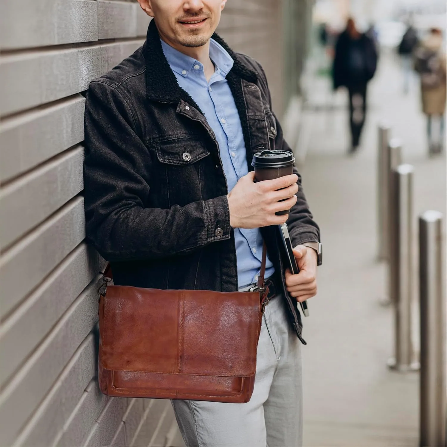 Oak Leathers Leather Messenger Bag for Men and Women - Laptop Briefcase Bag For College, Office, Adjustable Shoulder Strap