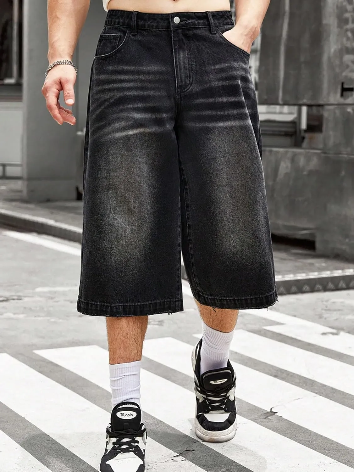 Verdusa Men's Wide Leg Capri Jeans Zipper Fly Loose Denim Capris Bermuda Shorts with Pocket