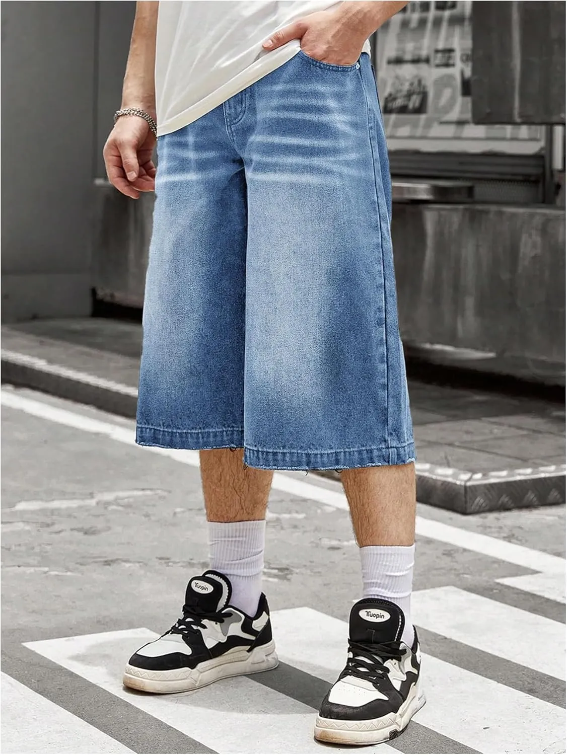 Verdusa Men's Wide Leg Capri Jeans Zipper Fly Loose Denim Capris Bermuda Shorts with Pocket